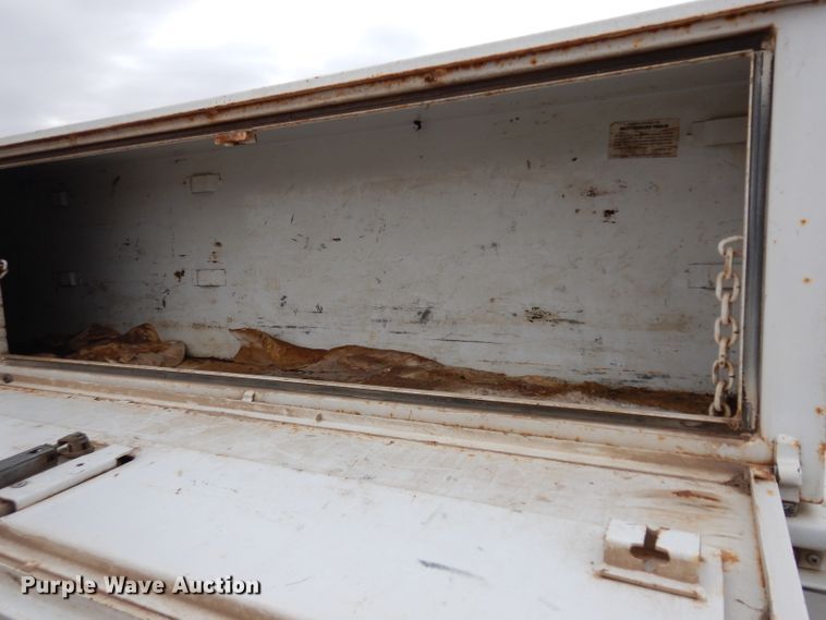 image for item GJ9034 2004 Ford F350 Super Duty Crew Cab utility bed pickup truck