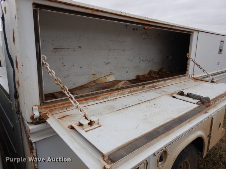 image for item GJ9034 2004 Ford F350 Super Duty Crew Cab utility bed pickup truck