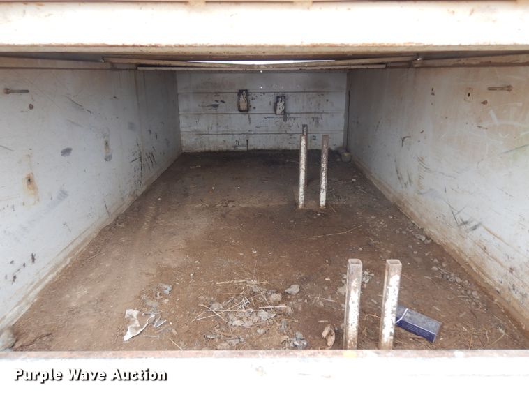 image for item GJ9034 2004 Ford F350 Super Duty Crew Cab utility bed pickup truck