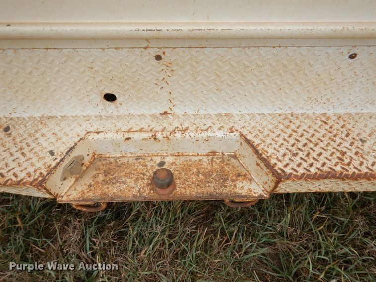 image for item GJ9034 2004 Ford F350 Super Duty Crew Cab utility bed pickup truck