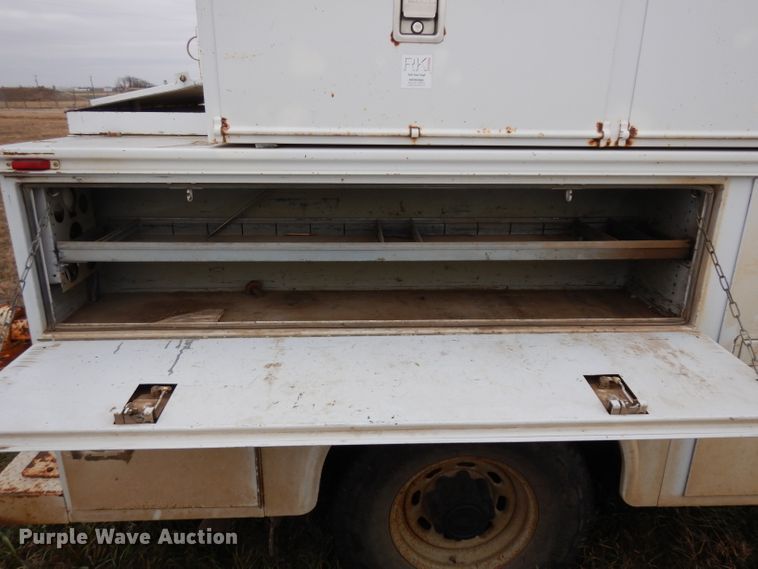 image for item GJ9034 2004 Ford F350 Super Duty Crew Cab utility bed pickup truck