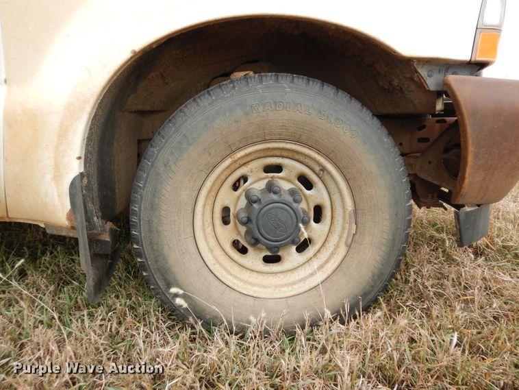 image for item GJ9034 2004 Ford F350 Super Duty Crew Cab utility bed pickup truck