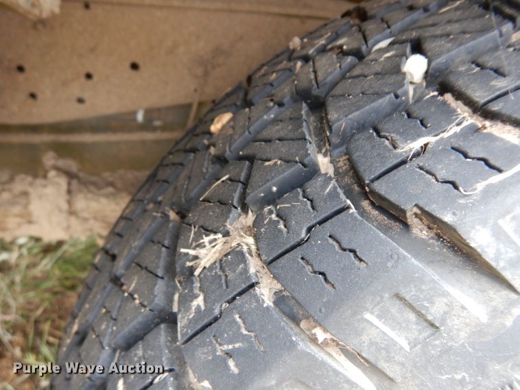 image for item GJ9034 2004 Ford F350 Super Duty Crew Cab utility bed pickup truck