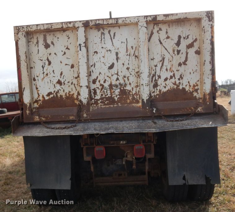 image for item GJ9039 2003 Freightliner FL80 dump truck