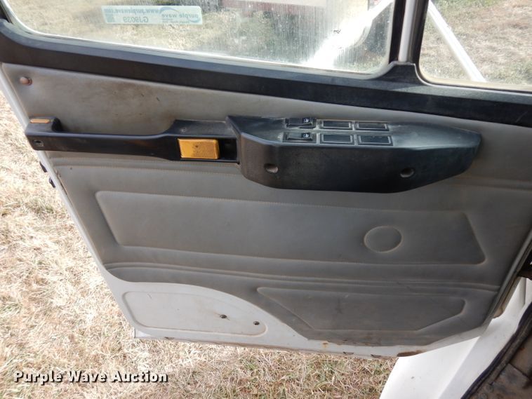 image for item GJ9039 2003 Freightliner FL80 dump truck