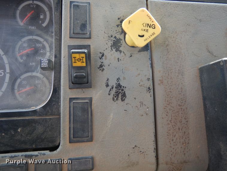 image for item GJ9039 2003 Freightliner FL80 dump truck