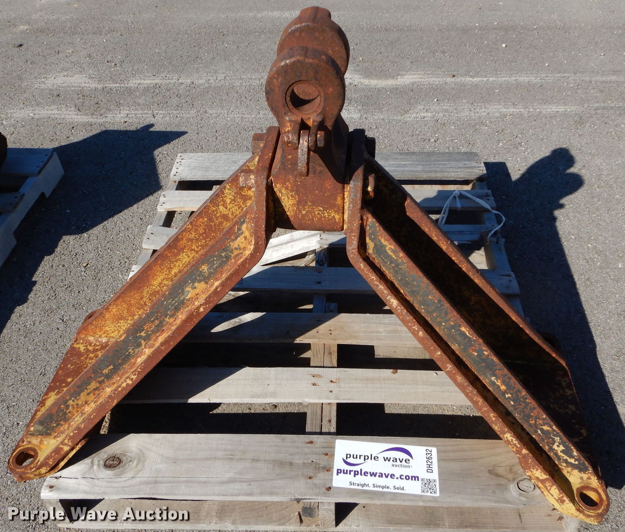 Dozer draw bar in Leavenworth, KS | Item DH2632 sold | Purple Wave