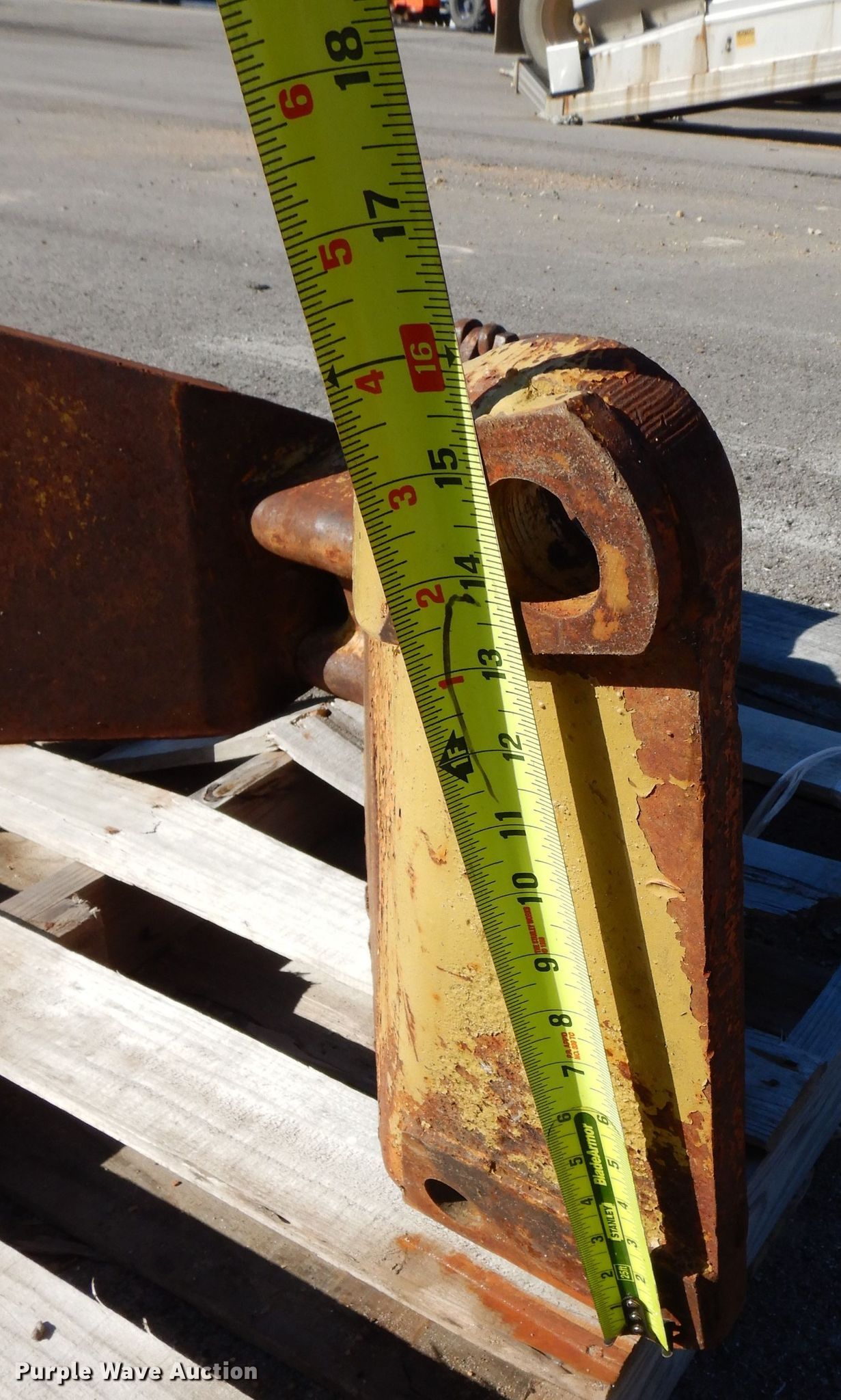 Dozer draw bar in Leavenworth, KS | Item DH2632 sold | Purple Wave