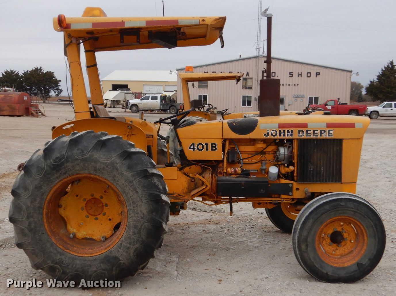 1982 John Deere 401B tractor in Onawa, IA Item EC9121 sold Purple Wave