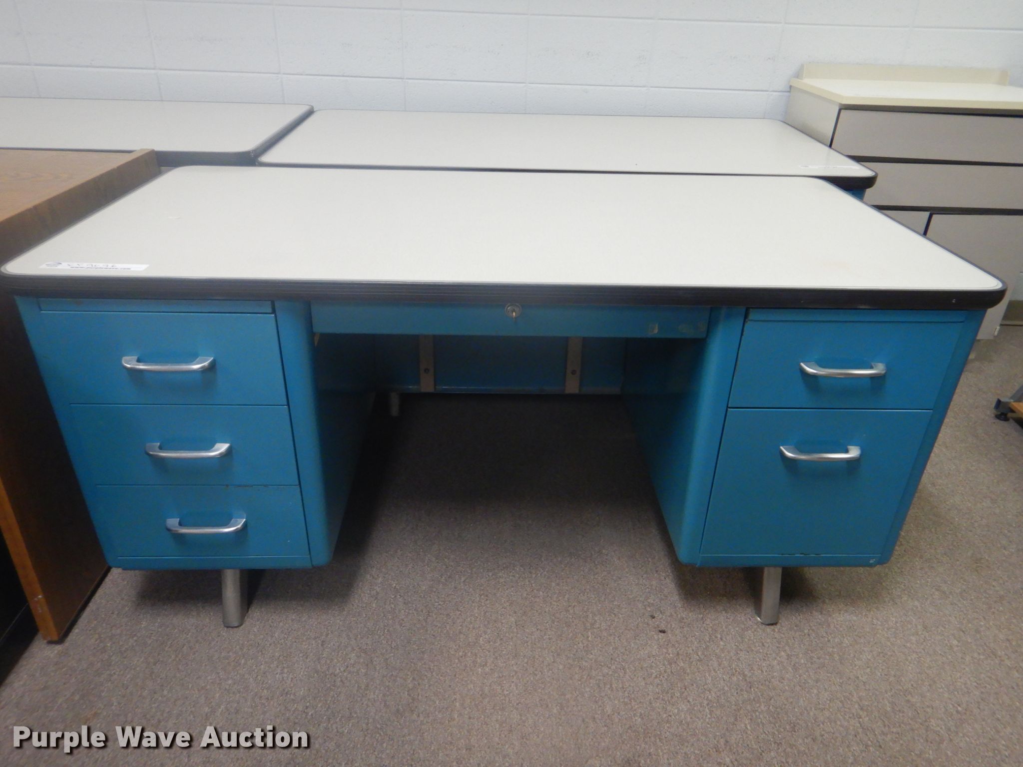 Furniture in Muskogee, OK Item FF9096 sold Purple Wave