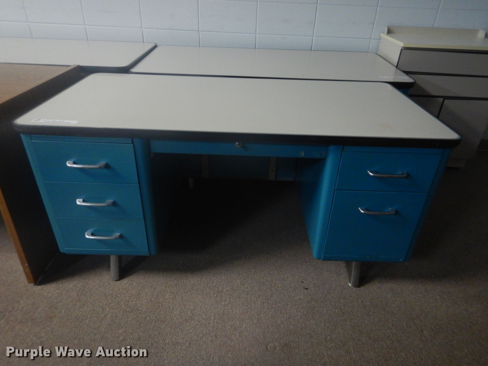 Furniture in Muskogee, OK Item FF9096 sold Purple Wave