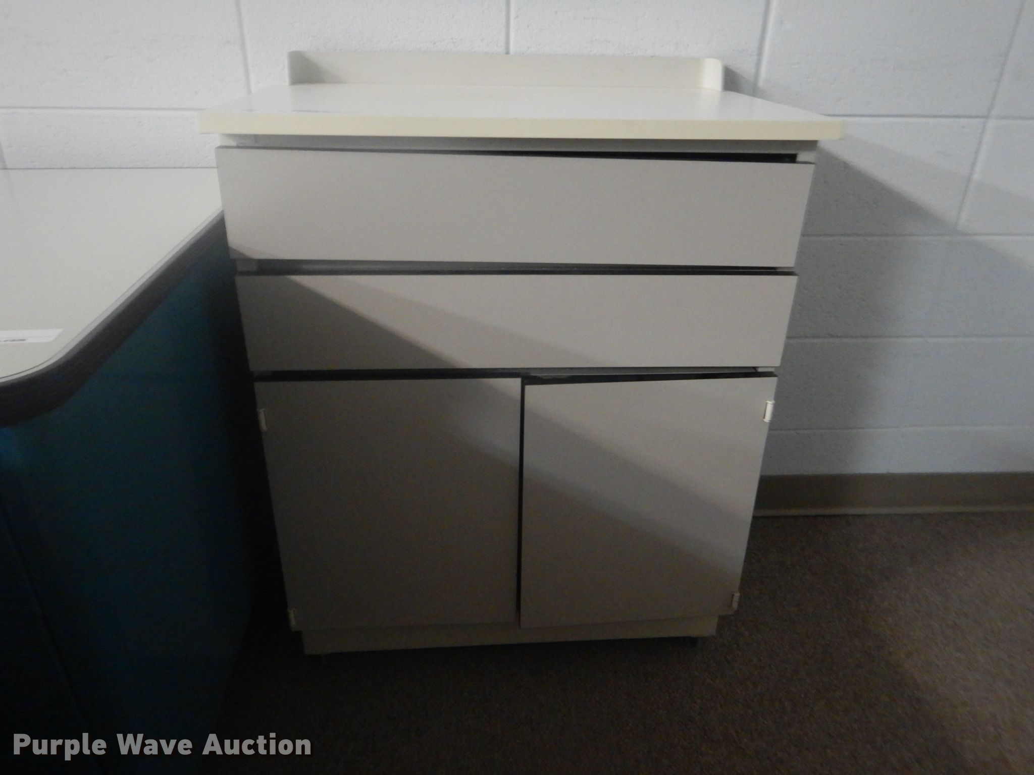 Furniture in Muskogee, OK Item FF9096 sold Purple Wave