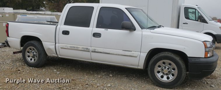image for item DB10124 2005 Chevrolet Silverado 1500 Crew Cab pickup truck