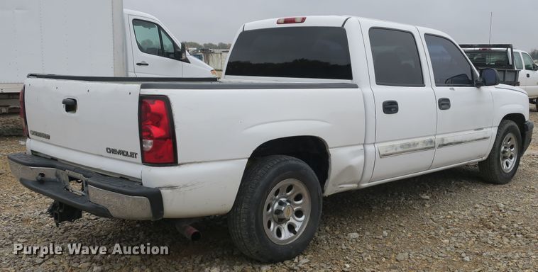 image for item DB10124 2005 Chevrolet Silverado 1500 Crew Cab pickup truck