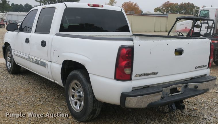 image for item DB10124 2005 Chevrolet Silverado 1500 Crew Cab pickup truck