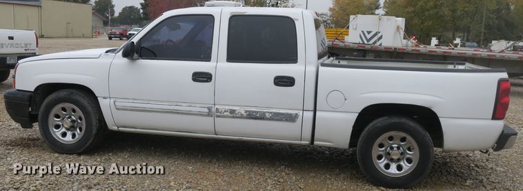 image for item DB10124 2005 Chevrolet Silverado 1500 Crew Cab pickup truck