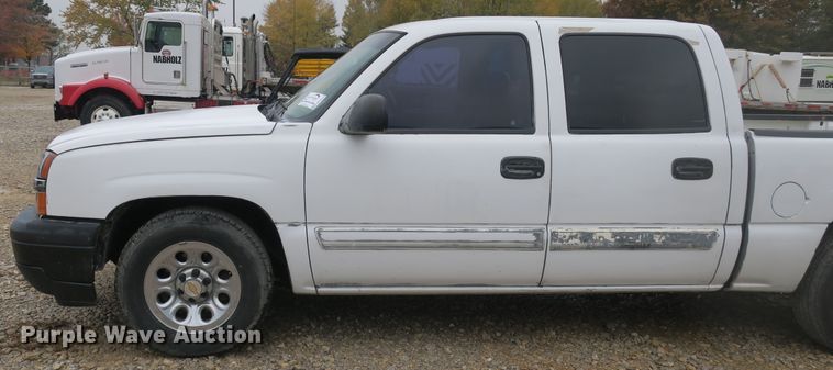 image for item DB10124 2005 Chevrolet Silverado 1500 Crew Cab pickup truck