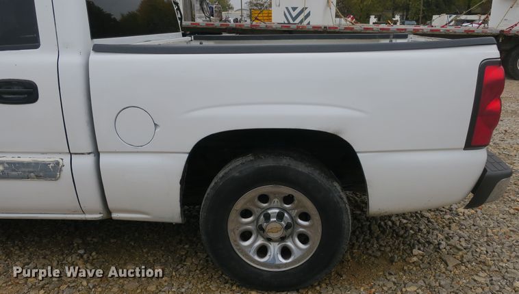 image for item DB10124 2005 Chevrolet Silverado 1500 Crew Cab pickup truck