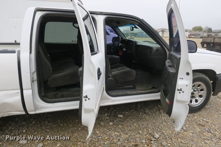 image for item DB10124 2005 Chevrolet Silverado 1500 Crew Cab pickup truck