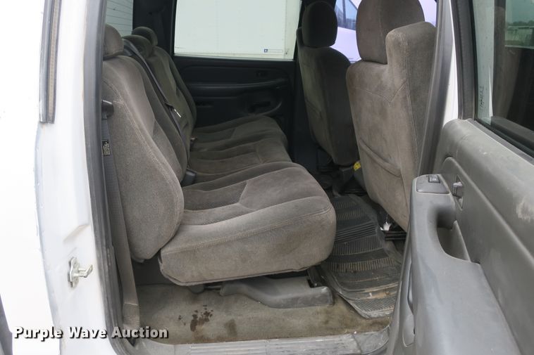 image for item DB10124 2005 Chevrolet Silverado 1500 Crew Cab pickup truck