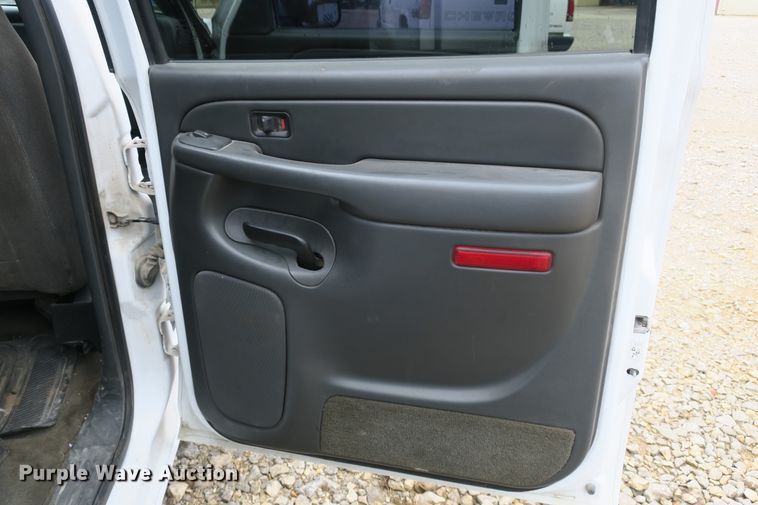 image for item DB10124 2005 Chevrolet Silverado 1500 Crew Cab pickup truck