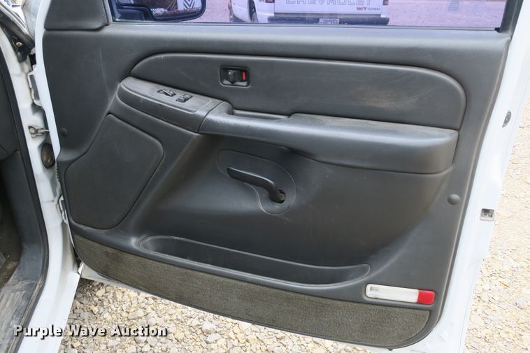 image for item DB10124 2005 Chevrolet Silverado 1500 Crew Cab pickup truck