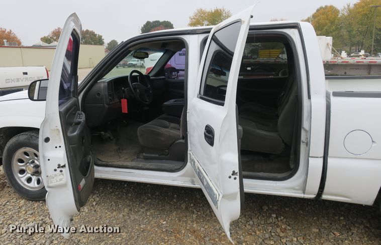 image for item DB10124 2005 Chevrolet Silverado 1500 Crew Cab pickup truck