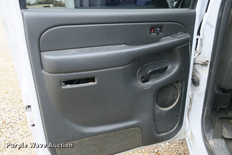 image for item DB10124 2005 Chevrolet Silverado 1500 Crew Cab pickup truck