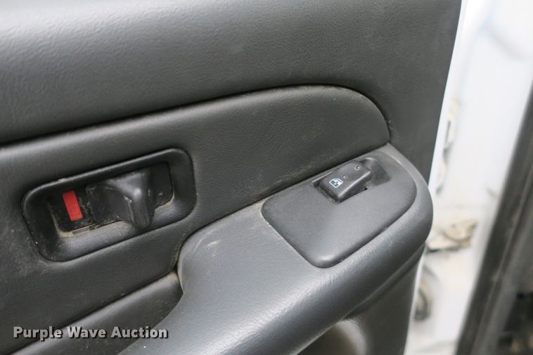 image for item DB10124 2005 Chevrolet Silverado 1500 Crew Cab pickup truck