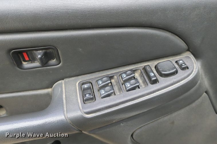 image for item DB10124 2005 Chevrolet Silverado 1500 Crew Cab pickup truck