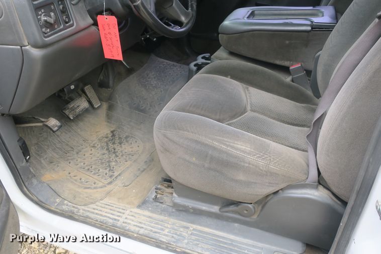 image for item DB10124 2005 Chevrolet Silverado 1500 Crew Cab pickup truck