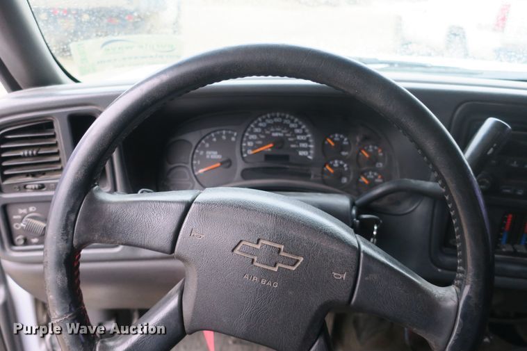 image for item DB10124 2005 Chevrolet Silverado 1500 Crew Cab pickup truck