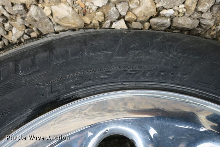 image for item DB10124 2005 Chevrolet Silverado 1500 Crew Cab pickup truck