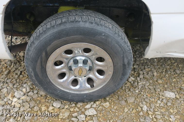 image for item DB10124 2005 Chevrolet Silverado 1500 Crew Cab pickup truck