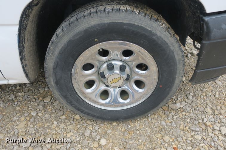 image for item DB10124 2005 Chevrolet Silverado 1500 Crew Cab pickup truck