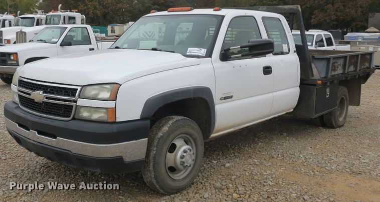 image for item DB10125 2005 Chevrolet Silverado 3500 Ext. Cab flatbed pickup truck
