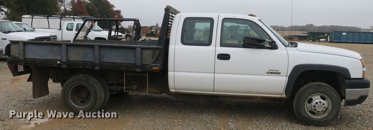 image for item DB10125 2005 Chevrolet Silverado 3500 Ext. Cab flatbed pickup truck