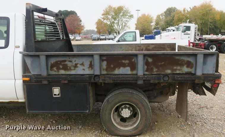 image for item DB10125 2005 Chevrolet Silverado 3500 Ext. Cab flatbed pickup truck