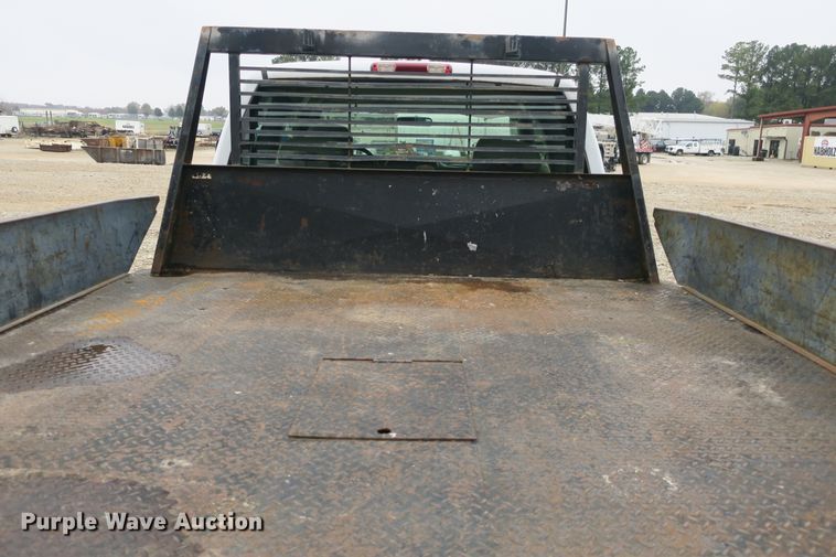 image for item DB10125 2005 Chevrolet Silverado 3500 Ext. Cab flatbed pickup truck