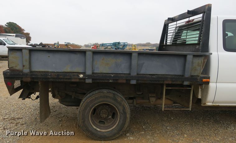 image for item DB10125 2005 Chevrolet Silverado 3500 Ext. Cab flatbed pickup truck