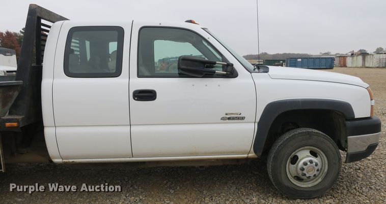 image for item DB10125 2005 Chevrolet Silverado 3500 Ext. Cab flatbed pickup truck