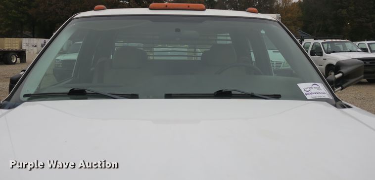 image for item DB10125 2005 Chevrolet Silverado 3500 Ext. Cab flatbed pickup truck