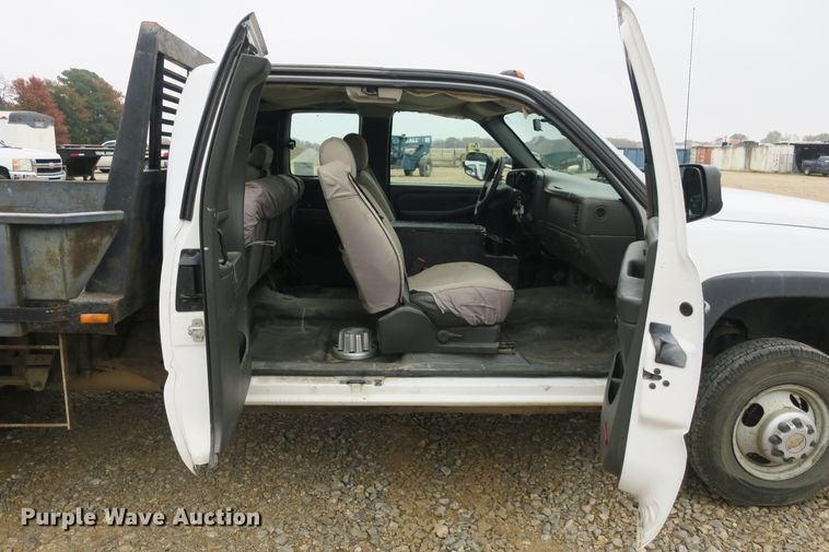 image for item DB10125 2005 Chevrolet Silverado 3500 Ext. Cab flatbed pickup truck