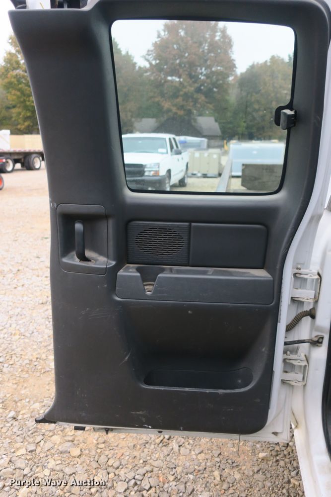 image for item DB10125 2005 Chevrolet Silverado 3500 Ext. Cab flatbed pickup truck