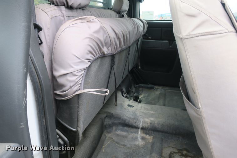 image for item DB10125 2005 Chevrolet Silverado 3500 Ext. Cab flatbed pickup truck