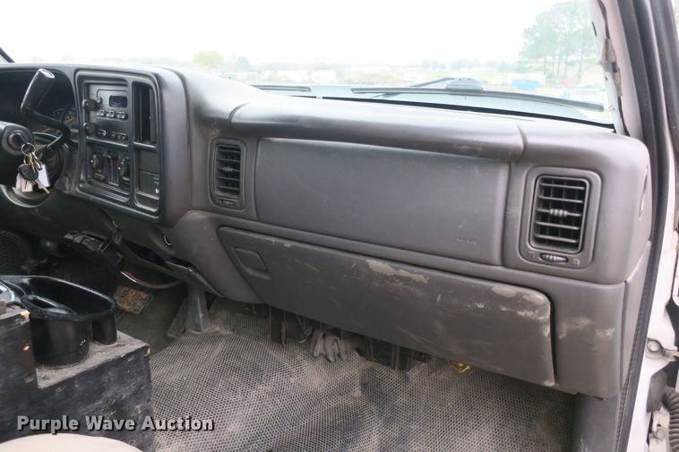 image for item DB10125 2005 Chevrolet Silverado 3500 Ext. Cab flatbed pickup truck