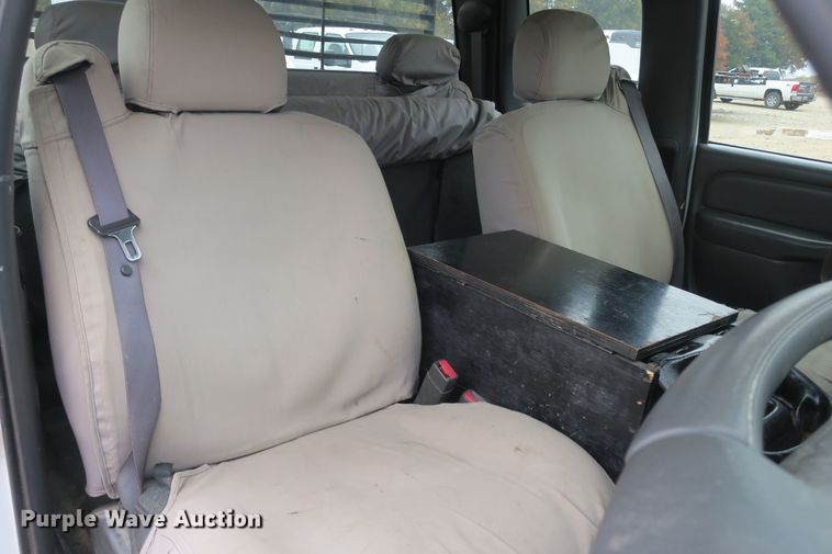 image for item DB10125 2005 Chevrolet Silverado 3500 Ext. Cab flatbed pickup truck