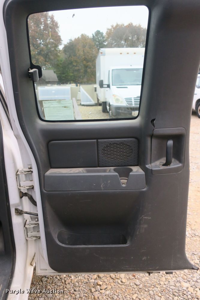 image for item DB10125 2005 Chevrolet Silverado 3500 Ext. Cab flatbed pickup truck