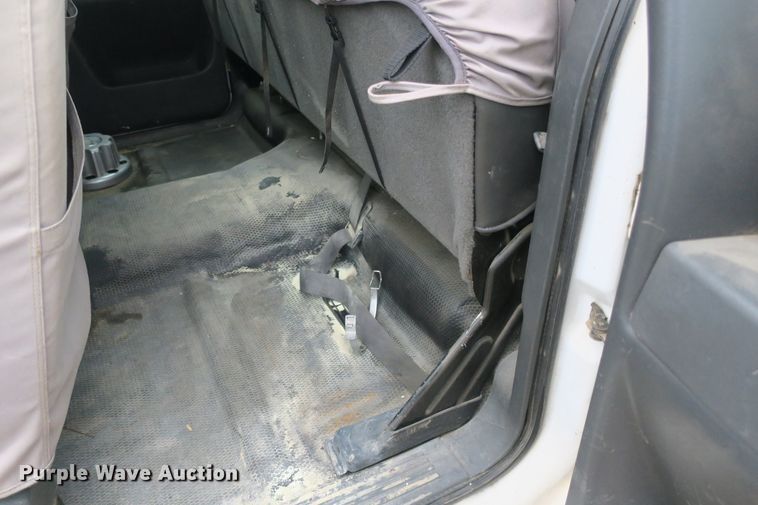 image for item DB10125 2005 Chevrolet Silverado 3500 Ext. Cab flatbed pickup truck