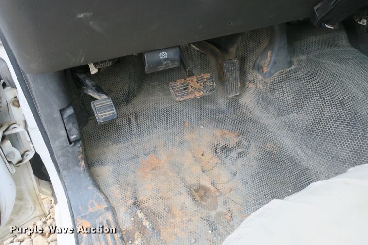 image for item DB10125 2005 Chevrolet Silverado 3500 Ext. Cab flatbed pickup truck